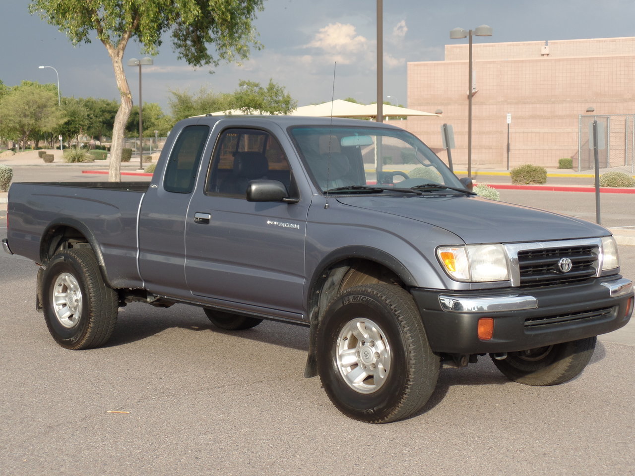 Clean 1998 tacoma trd 4x4 5 speed manual~~~price drop. now $5950