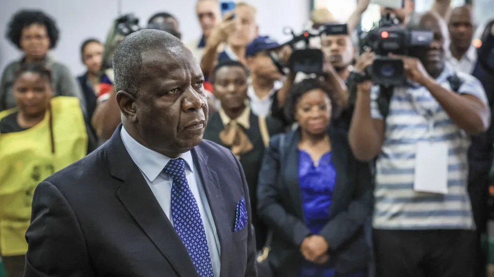MDM diz que carga policial põe em causa acordo para pacificar Moçambique