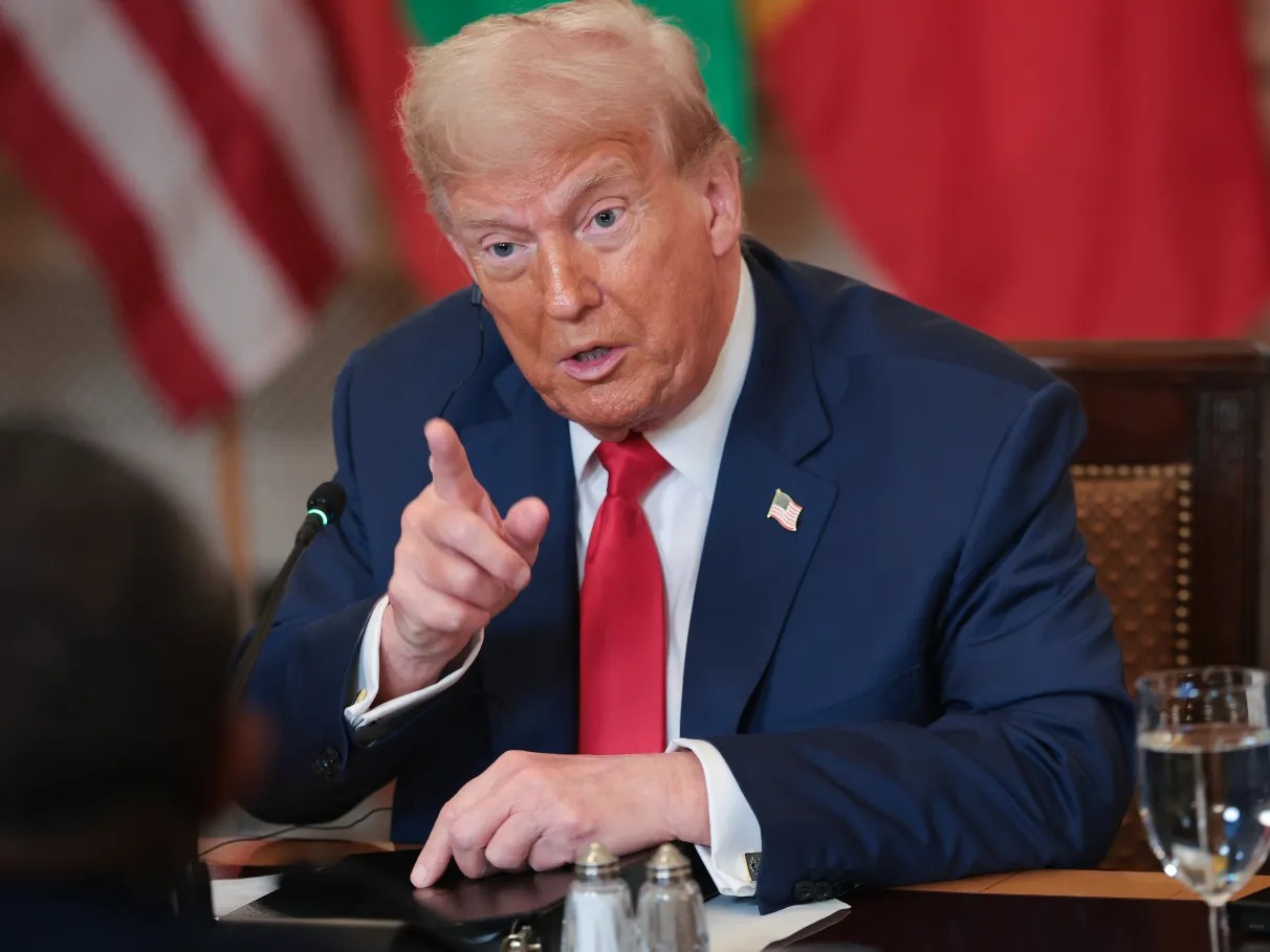 Médio Oriente: Trump trava «força destrutiva» e aceita tréguas de duas semanas