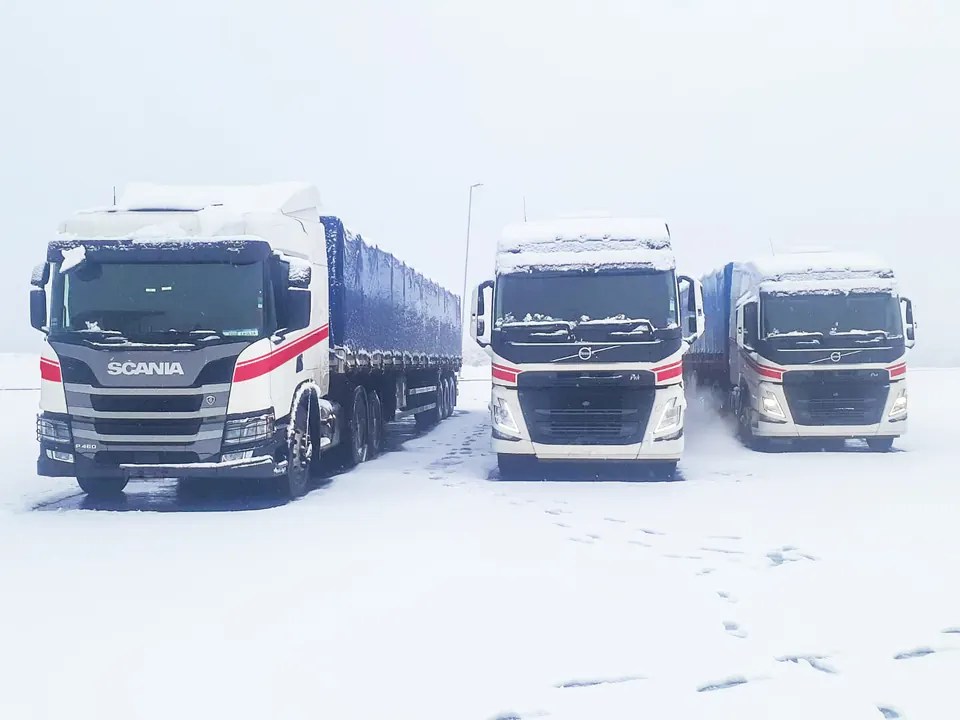 Camiones TYCSUR en la nieve