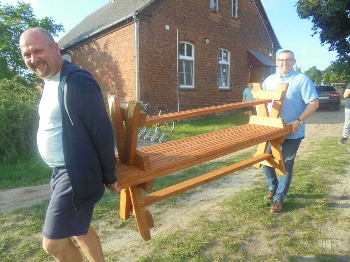 "Chodziło się na wagary - trzeba dźwigać ciężary" - członkowie rady sołeckiej - Mateusz Skrzypiński i Emil Majsner