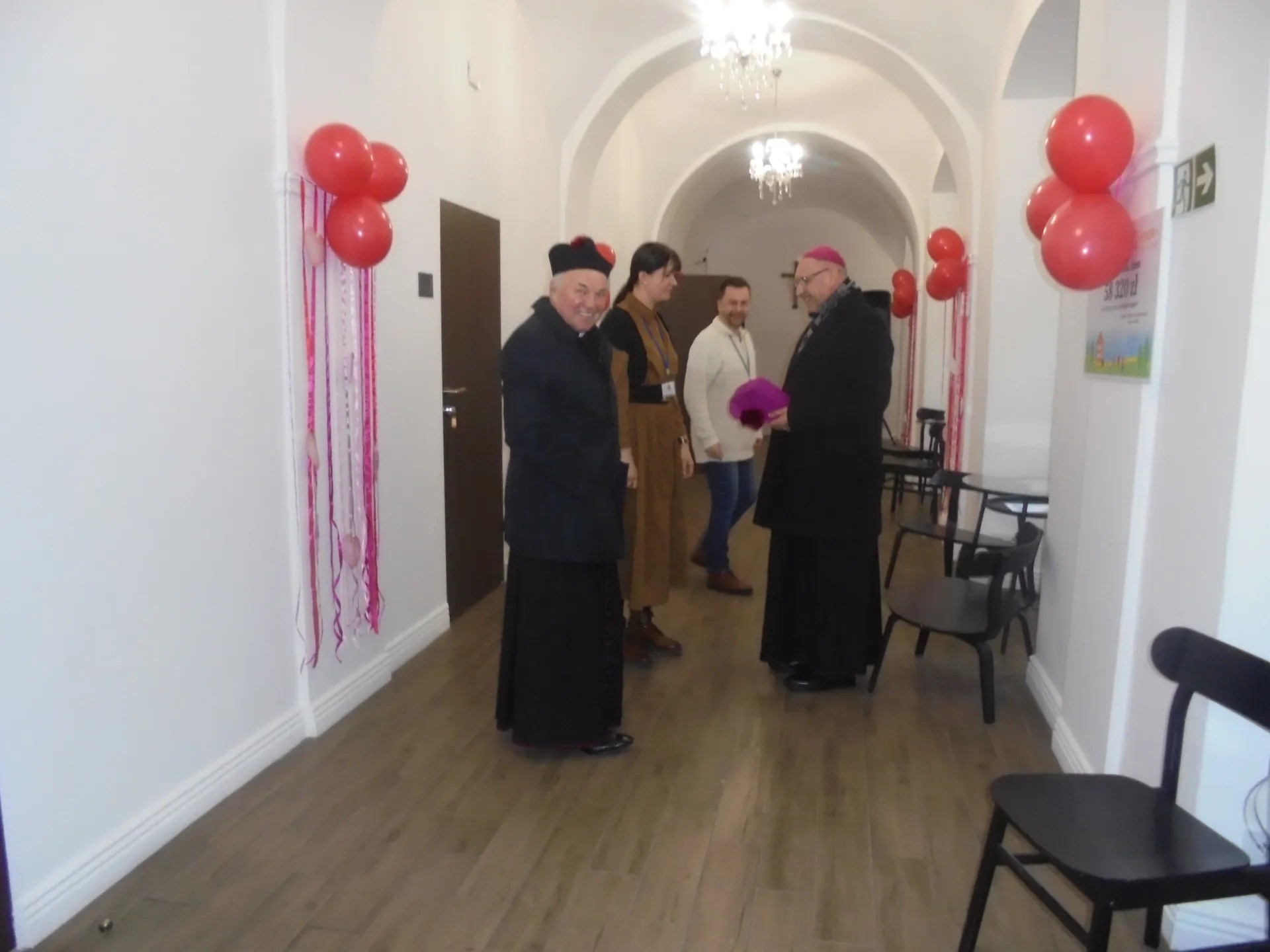 Niecodzienna wizyta biskupa Jana Glapiaka w Klubie Senior+ w Śremie