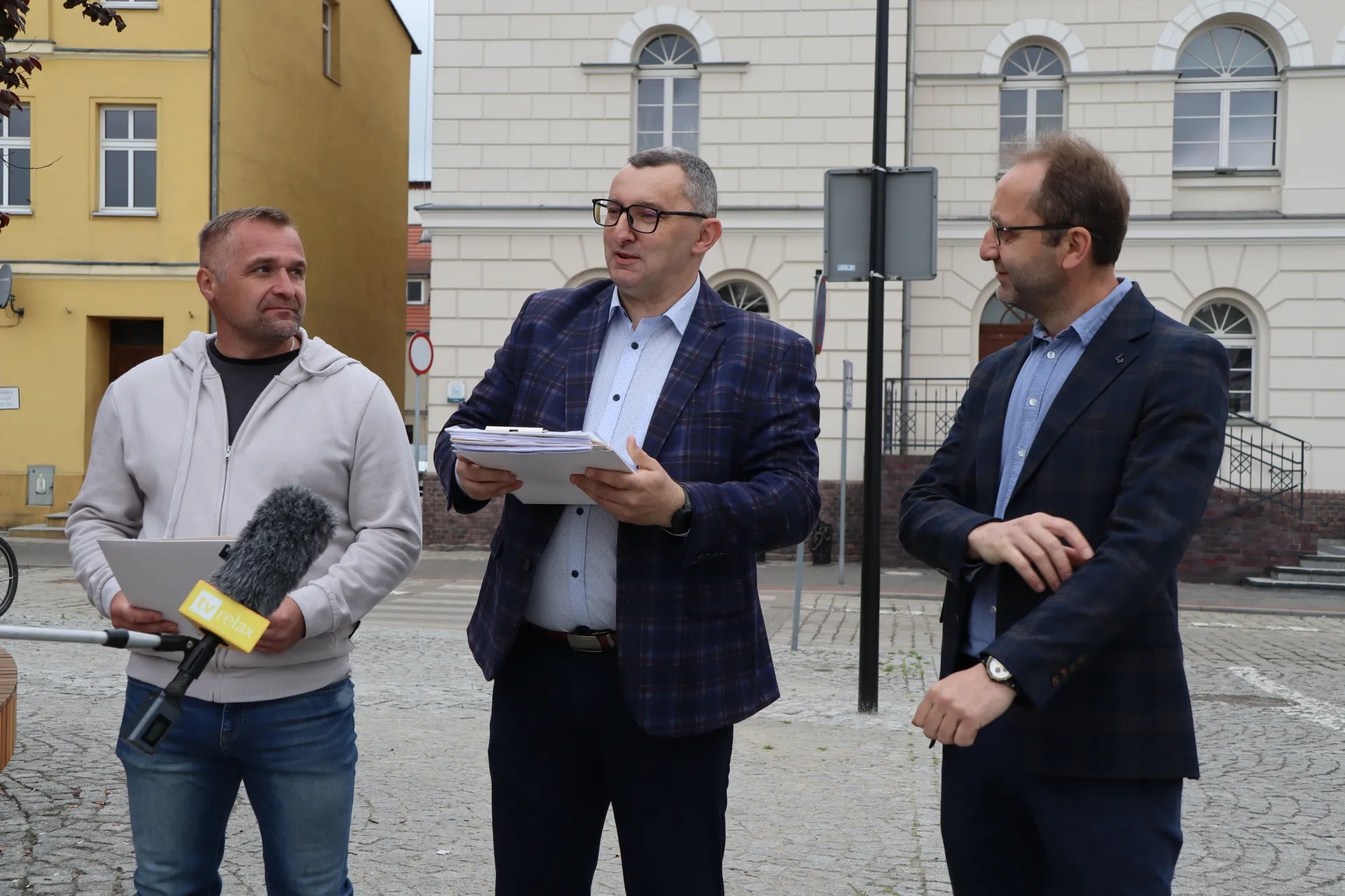 Alarm ws. planu ogólnego gminy Śrem - przed urzędem odbył się briefing prasowy