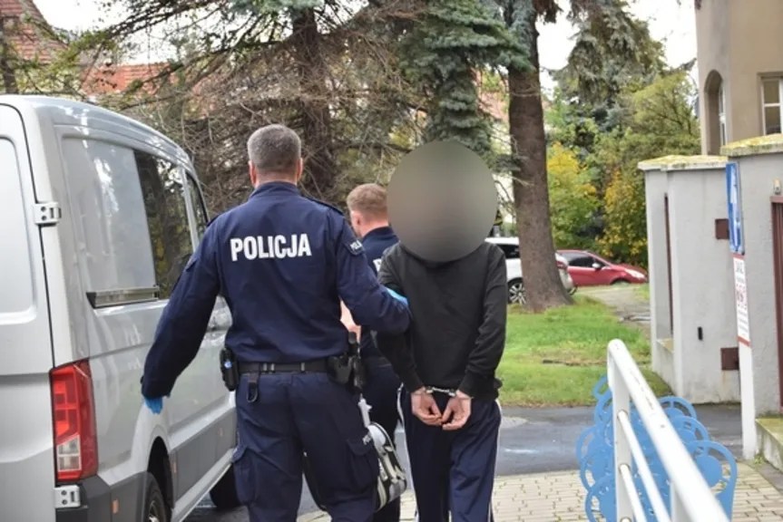Śremski dzielnicowy interweniował w sprawie przemocy domowej - mężczyzna został odizolowany od rodziny / fot.: KPP Śrem