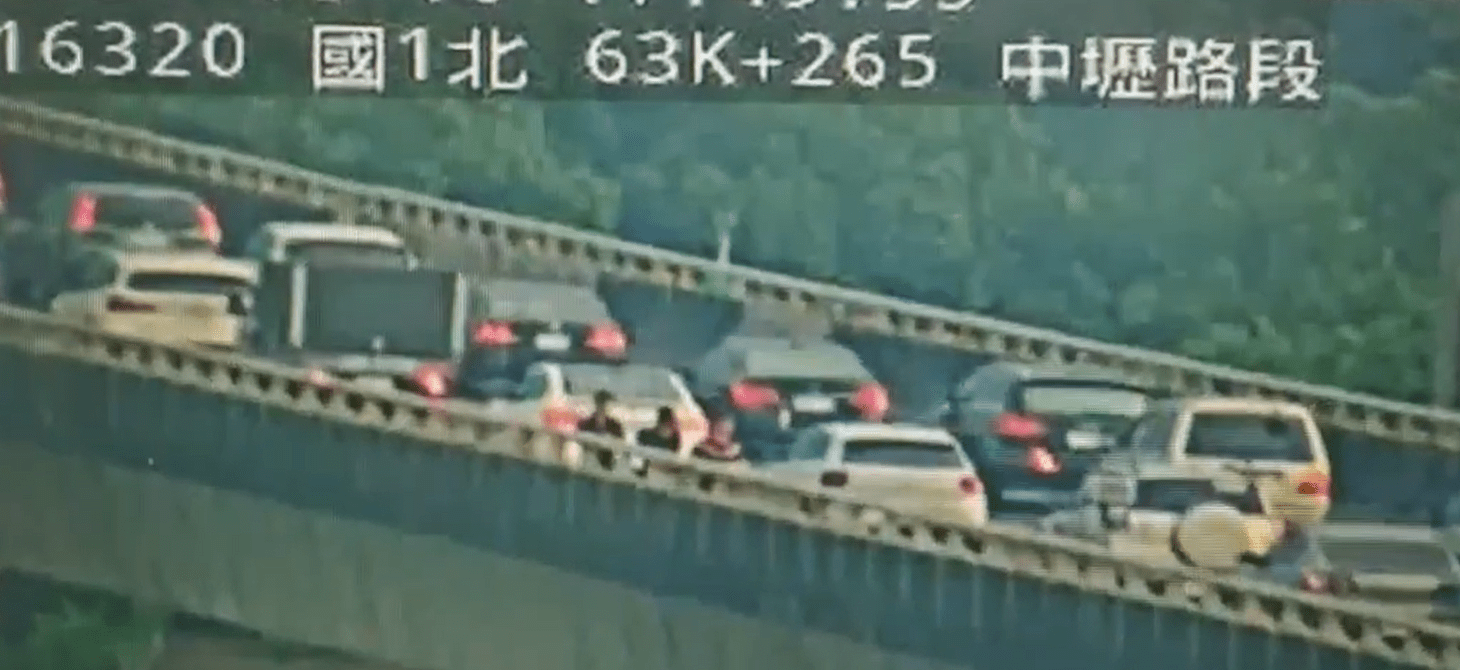 扯！失聯移工五楊高架撞車 冒險下車走路肩落跑