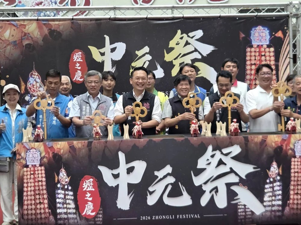 蘇俊賓與學童共創Q版水燈排 中壢仁海宮「壢之慶中元祭」8/31起登場