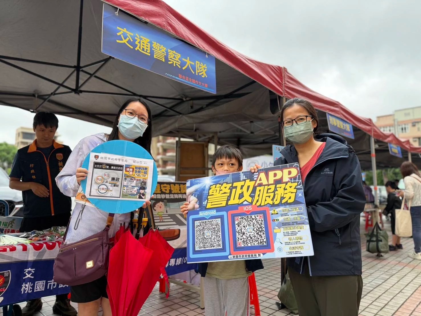 桃警響應9月交通安全月 設攤宣導與民眾互動