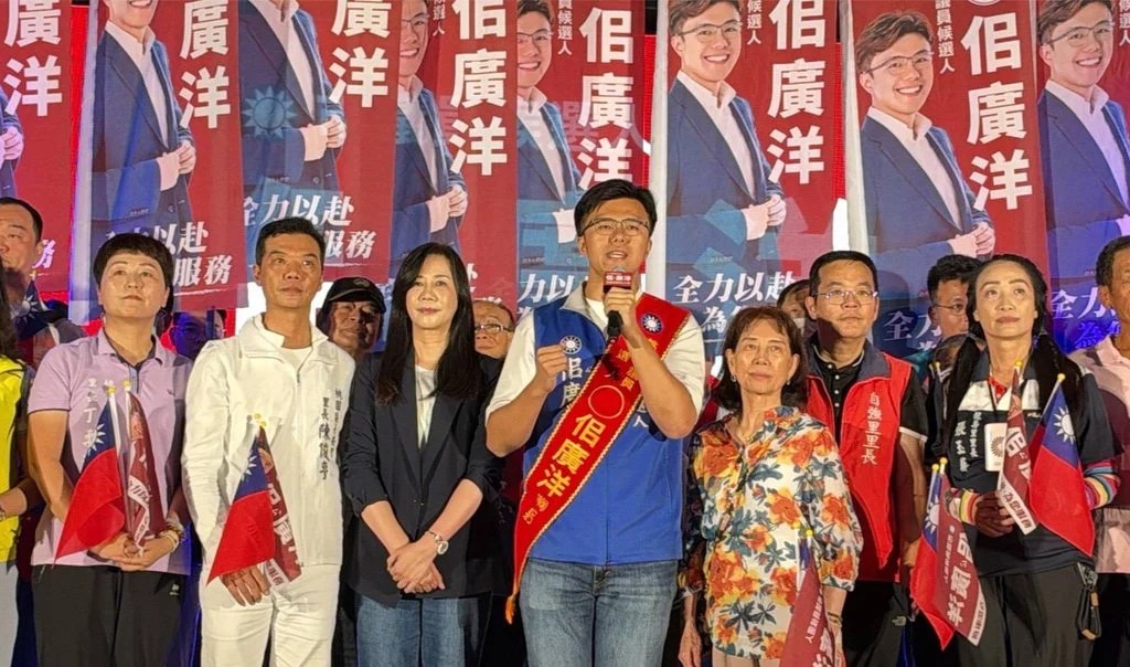 佀廣洋桃園競總成立！萬美玲親為兒披彩帶 現場湧逾3000人支持