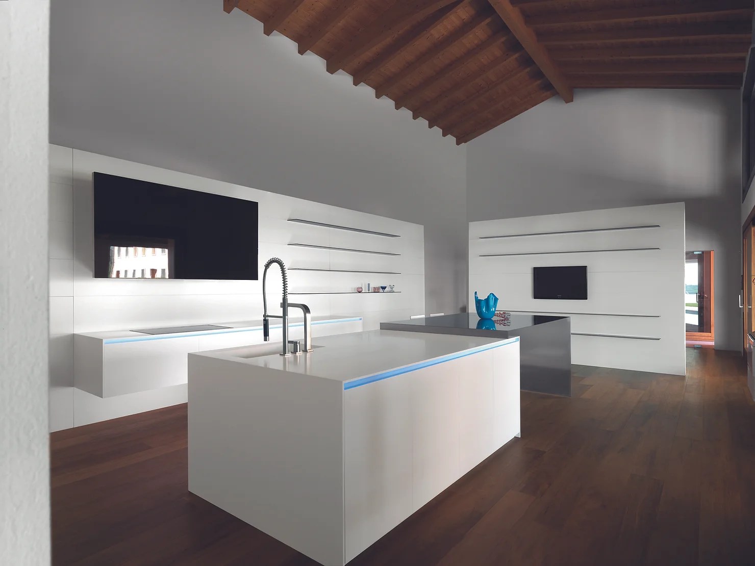 Modern Kitchen Cabinet Design in Tanzania with Built In Appliances