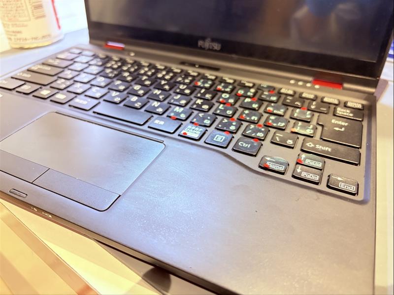 富士通 LIFEBOOK UH（FMVWE2U37T）エナジードリンクこぼしによる水没