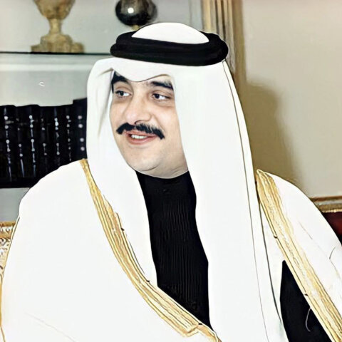 من نحن