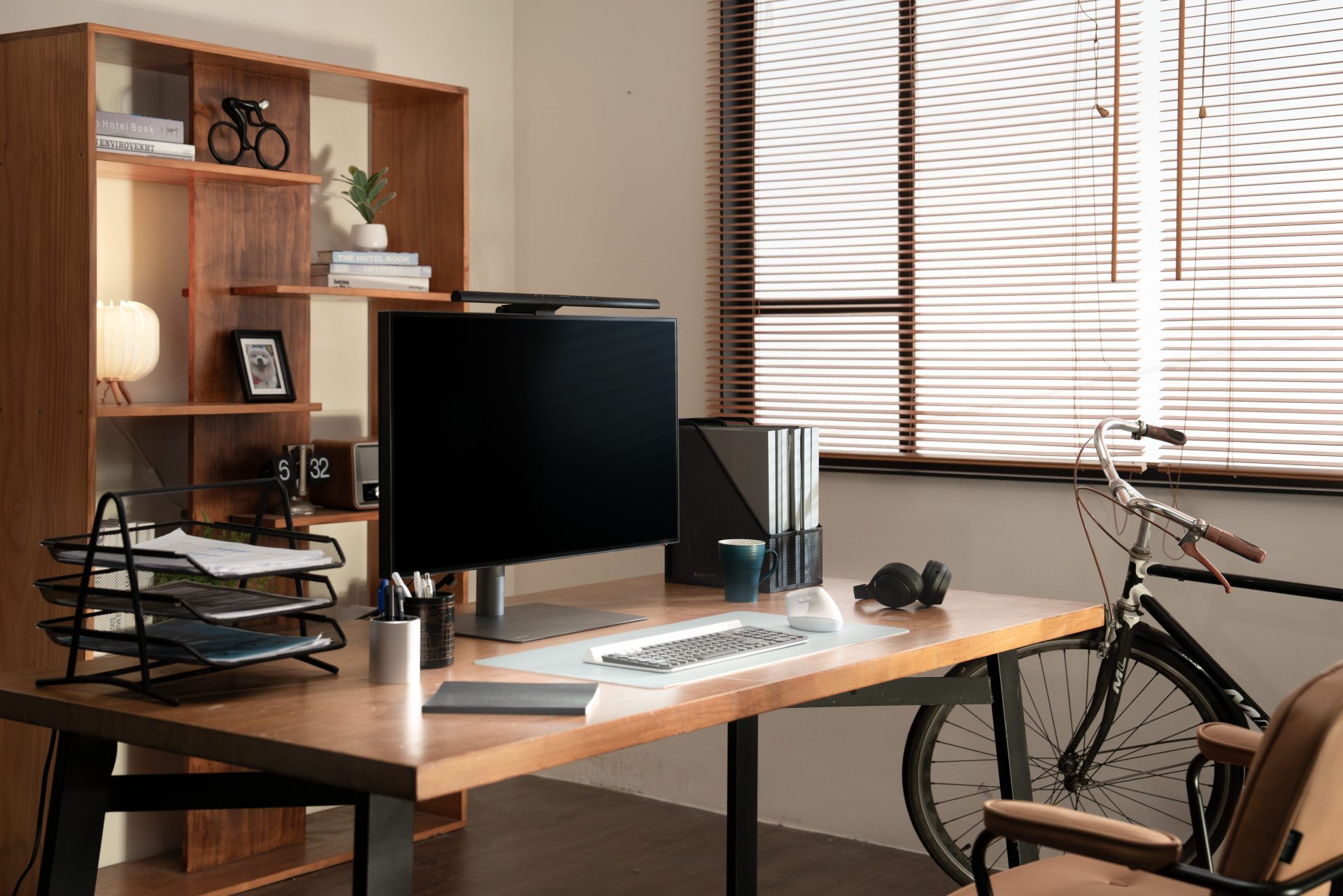 BenQ's ScreenBar Halo 2 Boasts An Impressive Dual-Light System