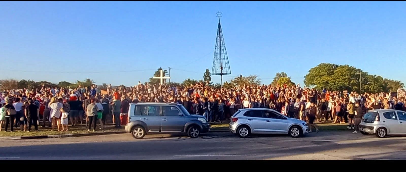 Watch: Community spirit shines bright as Despatch welcomes Father Christmas in magical evening celebration