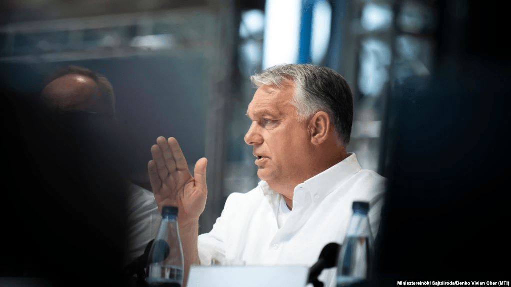 Orbán szerint Ukrajnára rá kell kényszeríteni egy békét, Putyinék pedig jól járnak a háborúval