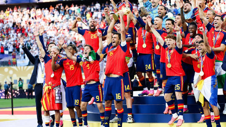 Ez is történelem: huszonegyedik századi spanyol hódítás a tengeren túl