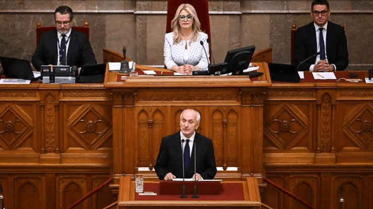 Baka András: Nem kerülhetjük el a szembenézést, értenünk kell, hogyan jutottunk idáig