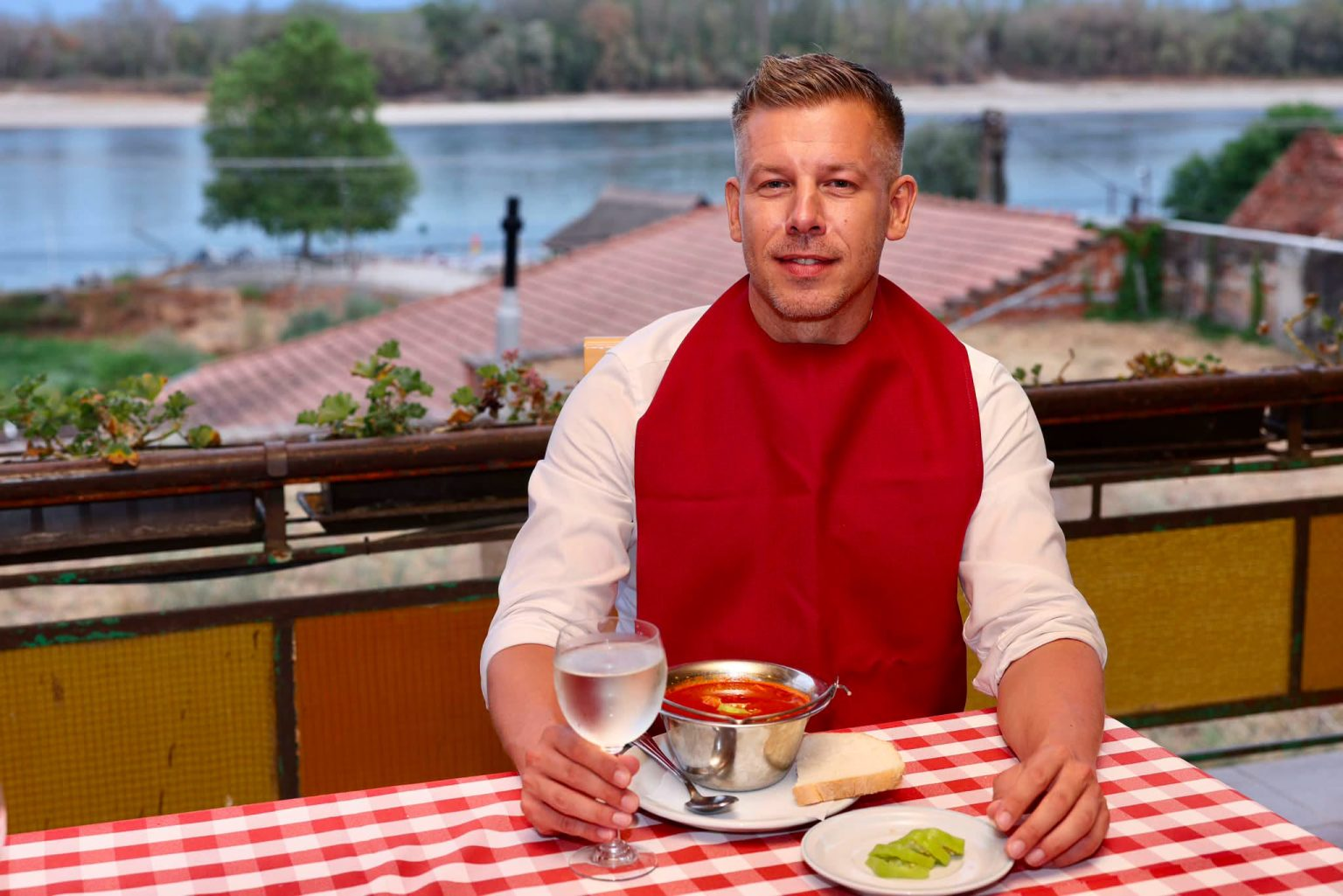 Magyar Péter: „Ünneplem a miniszterelnökségem 100. napját”
