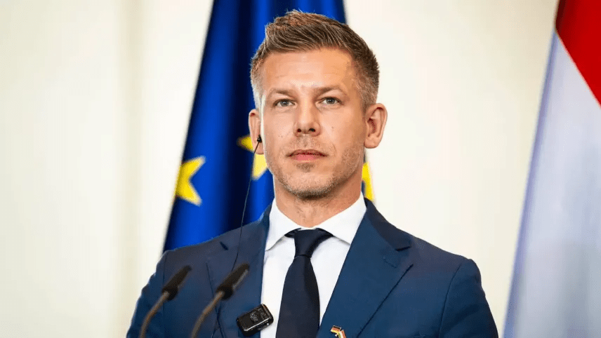 Magyar Péter: A kormány nem enged a Vagyonvisszaszerzési Hivatal vezetőit érő nyomásnak