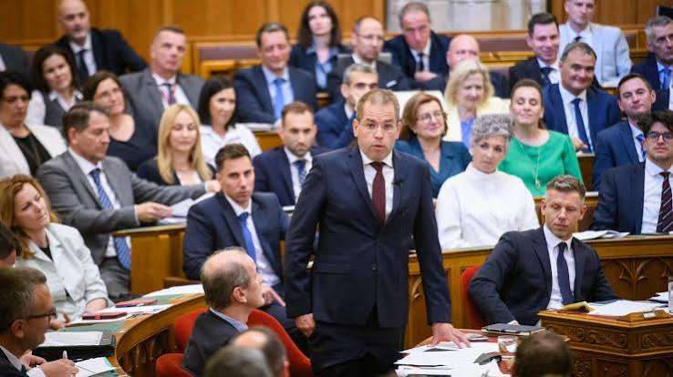 Titkosszolgálatok száz nap után: fokozódik a káosz
