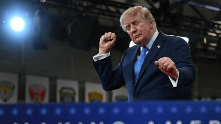 Rekordmélységbe süllyedt Donald Trump támogatottsága
