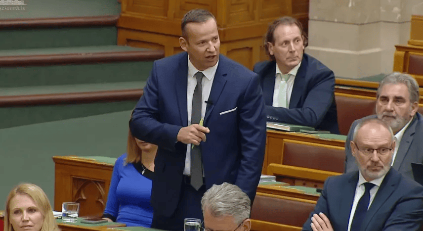 Toroczkai László Magyar Péternek: Ne meneküljél gyáva, undorító féregként