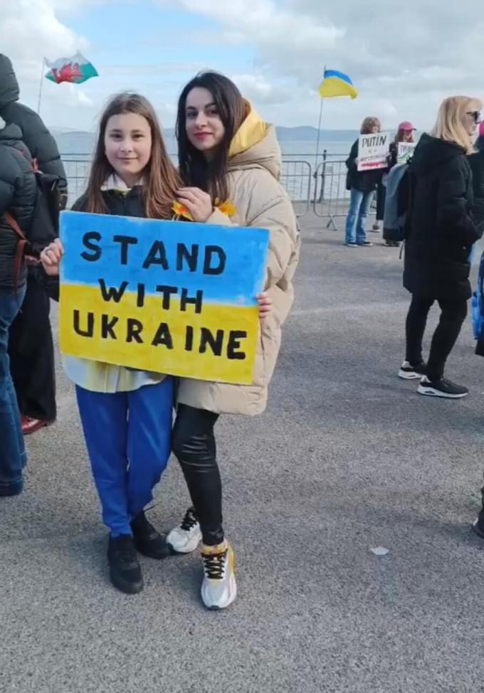 Victoria and her daughter are supporting Ukraine in Wales.