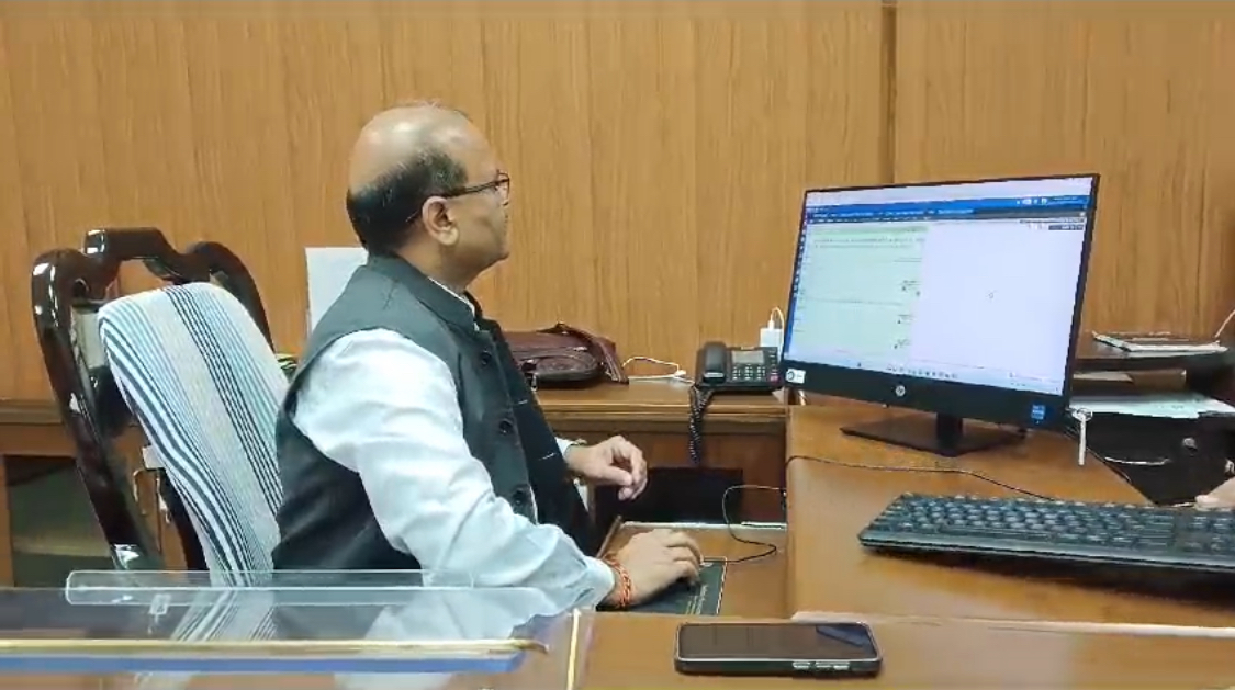 सड़कों को खोलने के लिए तेज़ी से काम किया जा रहा