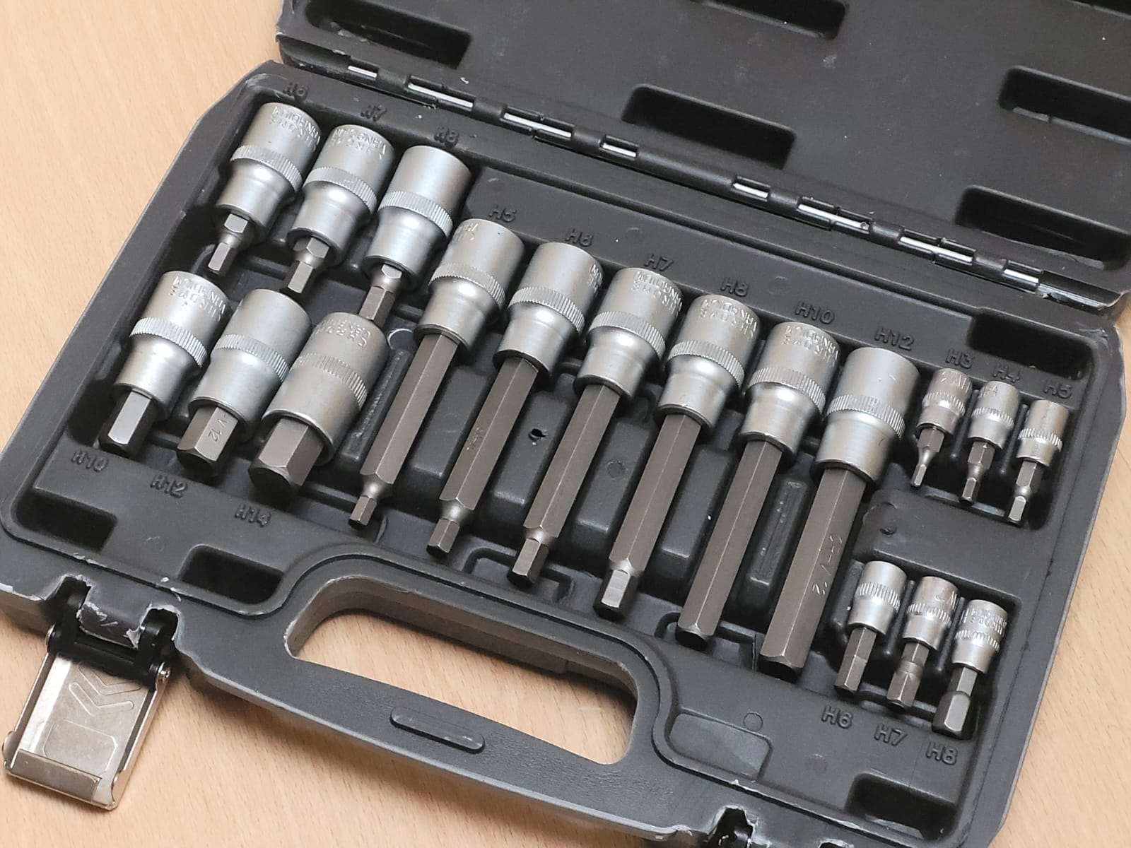 18 Piece 1/2" 1/4" Drive Hexangular Bit Socket Set