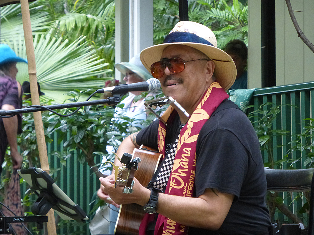 …And guess what we just happened to catch on our drive to Kona side?