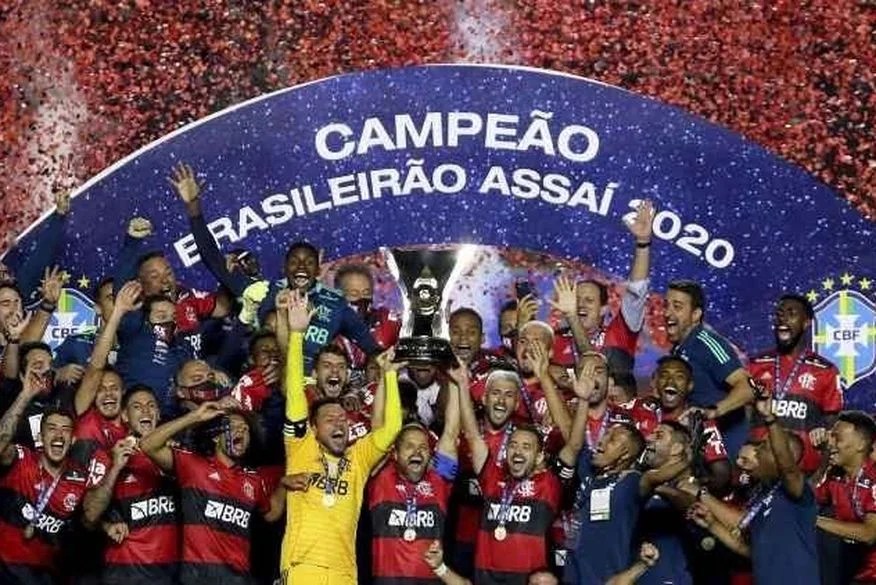 Flamengo perde para o São Paulo, mas é campeão; Tricolor vai à fase de grupos da Libertadores