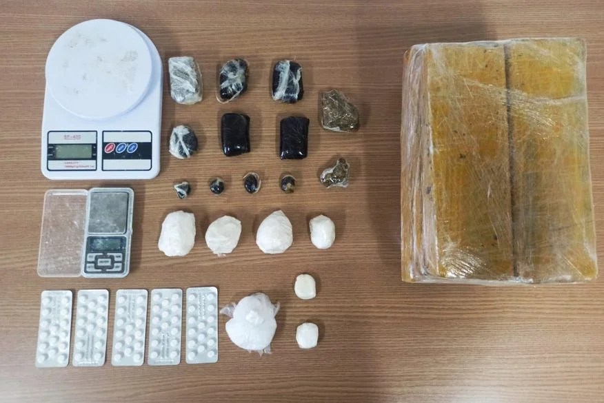 Polícia desarticula tráfico de drogas enquanto fazia diligências para recuperar carro roubado em João Pessoa