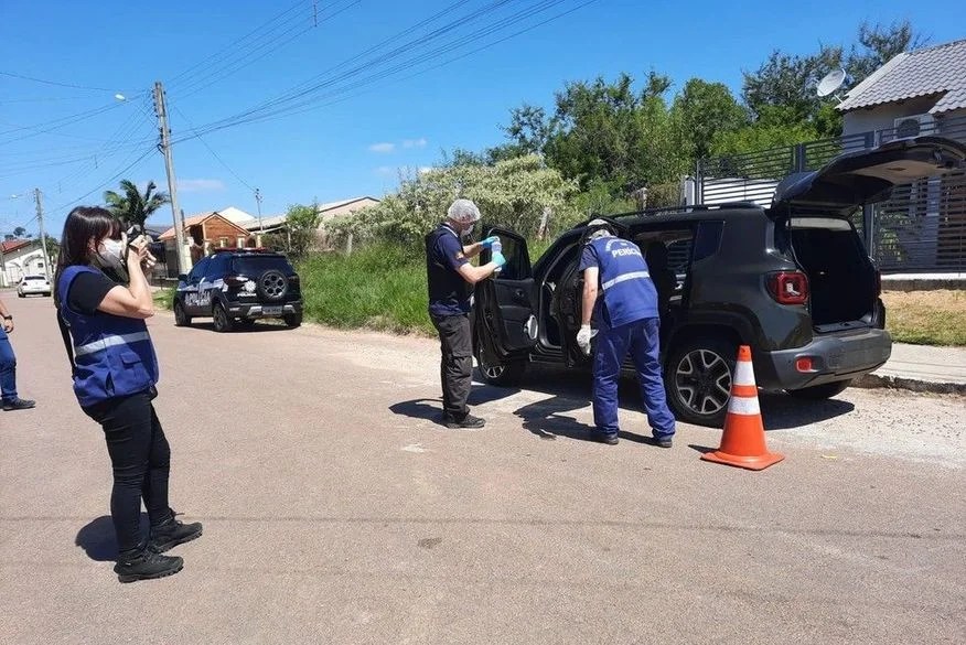 Suspeitos são mortos em confronto com a polícia após assalto em Guaíba