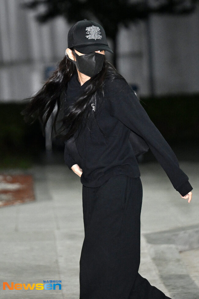 Jennie's Hat Letter Goes Viral at Kaohsiung — Fans Are Losing It