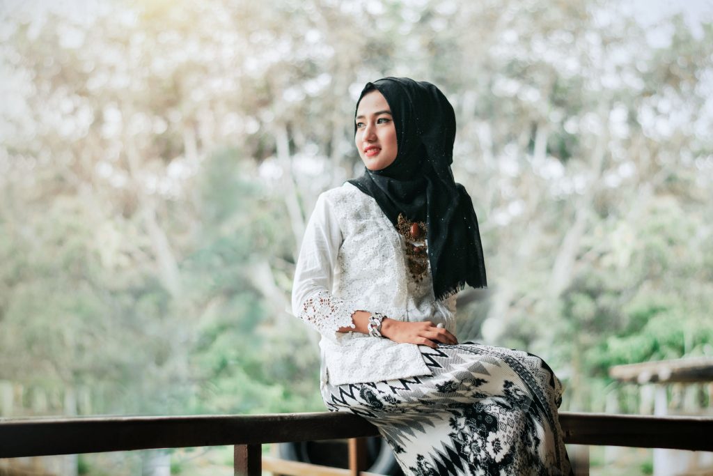 Hijab secara etimologi adalah berasal dari bahasa arab dari kata. Ukhti Sudah Tahukah Pengertian Hijab Dalam Islam Umroh Com