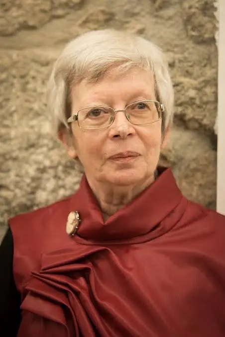 Portrait of author Deana Barroqueiro