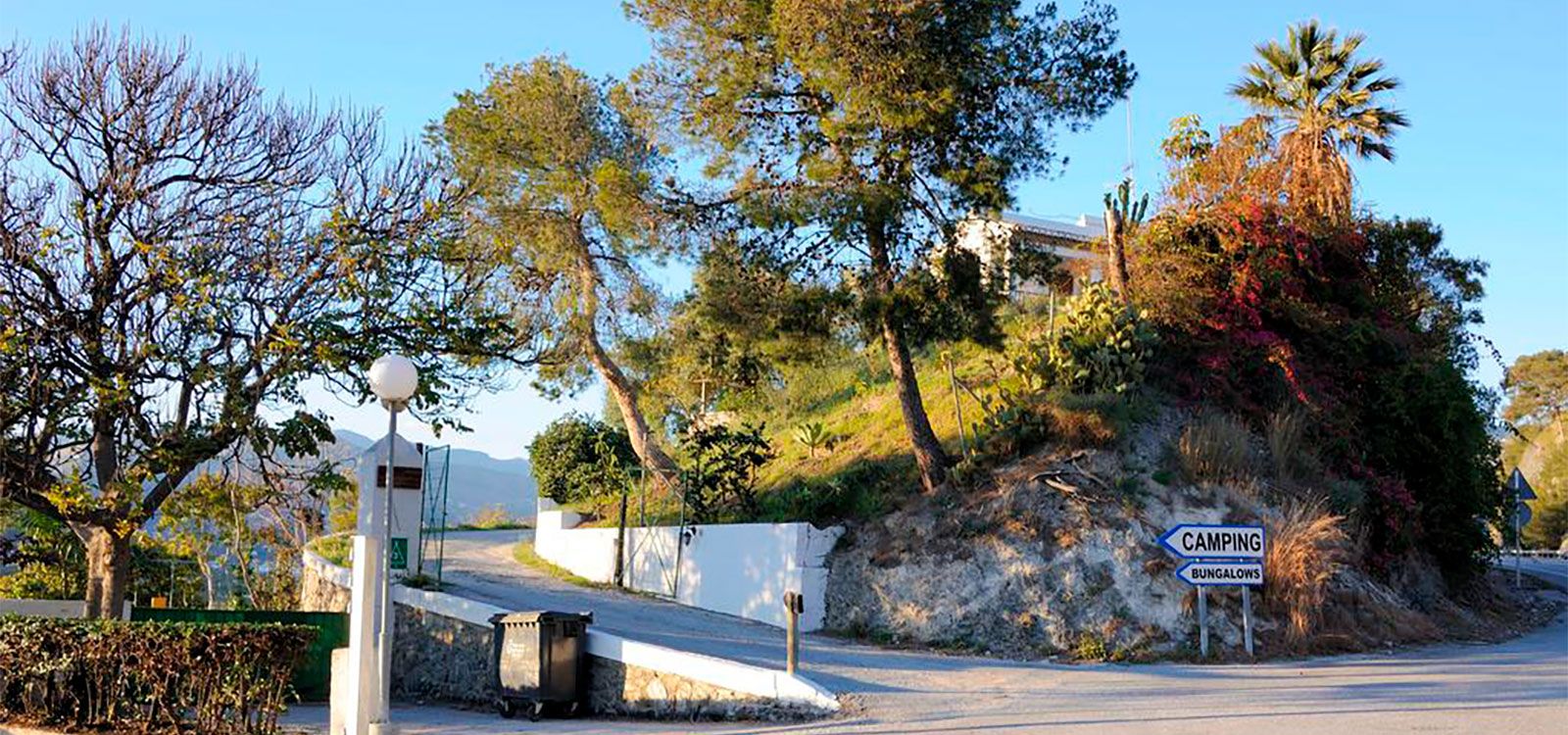 Entrada al camping Carambolo