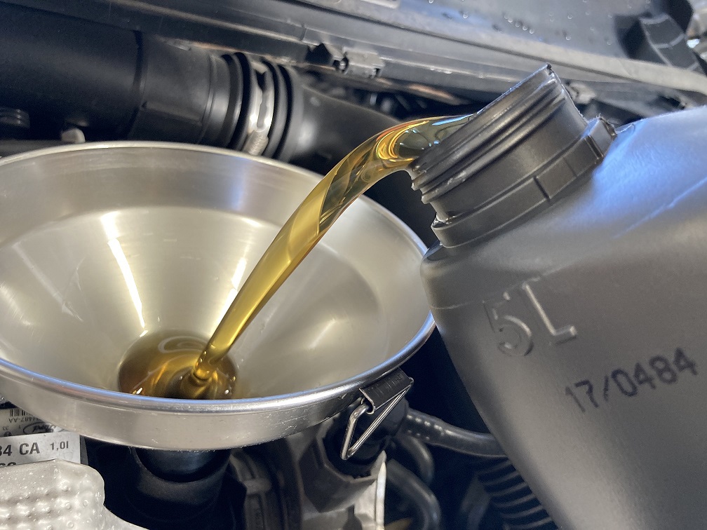 エンジンオイル　新品未開封です。 開封した長期保管オイルは使用できるのか？ – Unilopal LUBRIFIANTS