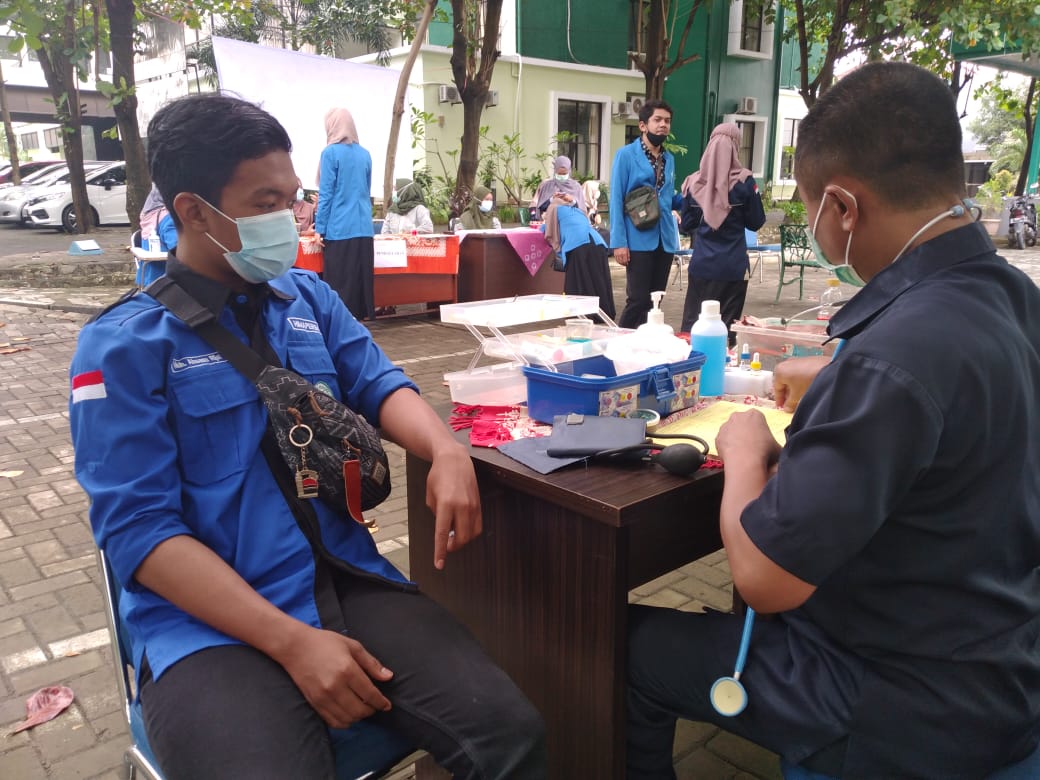 Setetes Darahmu berguna bagi Kehidupan Orang Lain” BEM FIKKES kerja sama dengan PMI Povinsi Jateng adakan Donor Darah – UNIMUS