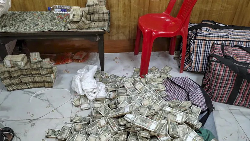 देश की सबसे बड़ी आयकर छापेमारी 10 दिन चली रेड,