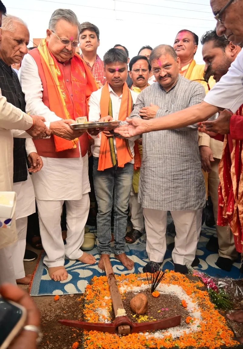 विधानसभा अध्यक्ष ने पूर्व मंत्री की पुण्यतिथि पर स्वागत द्वार का किया भूमिपूजन