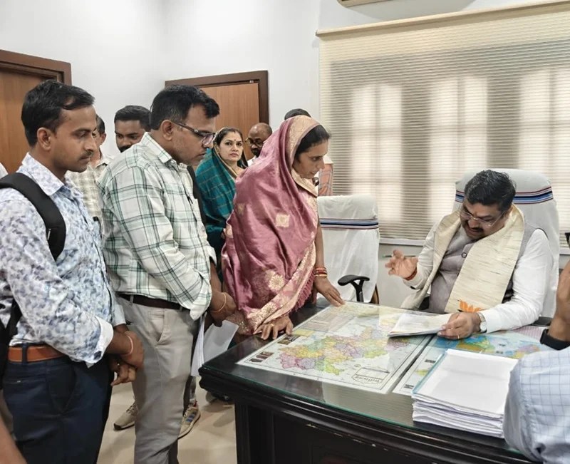 शिक्षा मंत्री गजेन्द्र यादव ने किया कार्यकर्ताओं से संवाद
