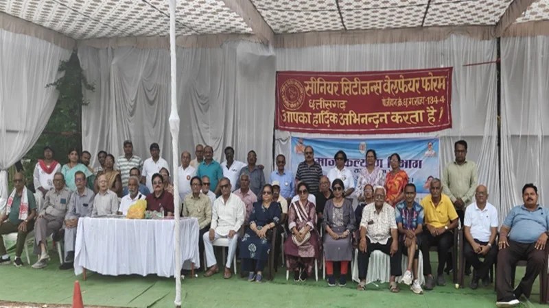 रायपुर में दिखा वरिष्ठ नागरिकों का जोश: उम्र को मात देता बुजुर्गों का उत्साह