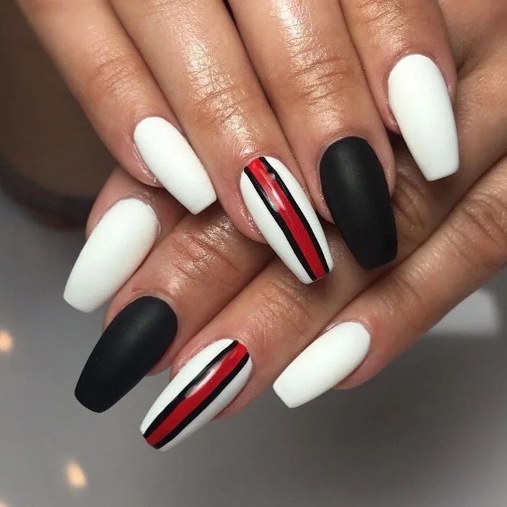 23 trendy striped nail designs for every style