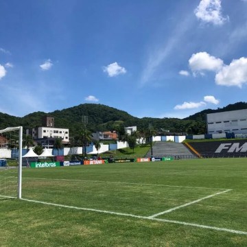 Próximos na tabela, Brusque e Hercílio Luz se enfrentam neste domingo (18) pelo Campeonato Catarinense