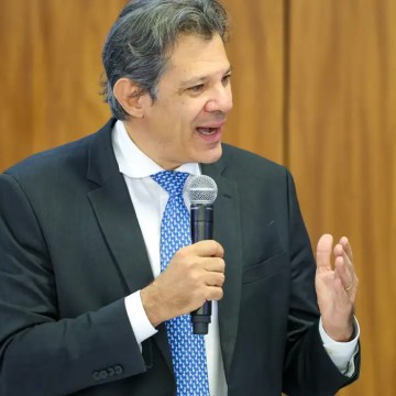 Haddad diz que reunião com secretário do Tesouro dos EUA foi cancelada após articulação da extrema direita Haddad diz que reunião com secretário do Tesouro dos EUA foi cancelada após articulação da extrema direita