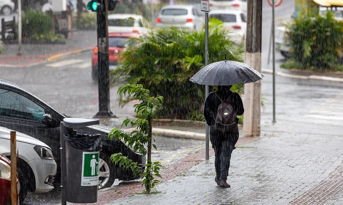 Defesa Civil mantém alerta para chuva forte e alagamentos nesta terça-feira em SC