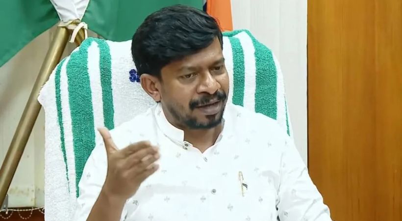 ‘പൊലീസ് നടത്തേണ്ടിയിരുന്നത് ലാത്തിച്ചാർജല്ല, ഹോസ്റ്റലിൽ തൂഫാൻ റെയ്ഡ്’; എസ്.എഫ്.ഐക്കെതിരെ മന്ത്രി ഒ.ജെ. ജനീഷ്