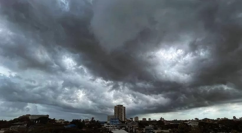 സംസ്ഥാനത്ത് അതിശക്തമായ മഴ തുടരും; ഇന്ന് പത്ത് ജില്ലകളിൽ ഓറഞ്ച് അലേർട്ട്, മത്സ്യബന്ധനത്തിന് വിലക്ക്