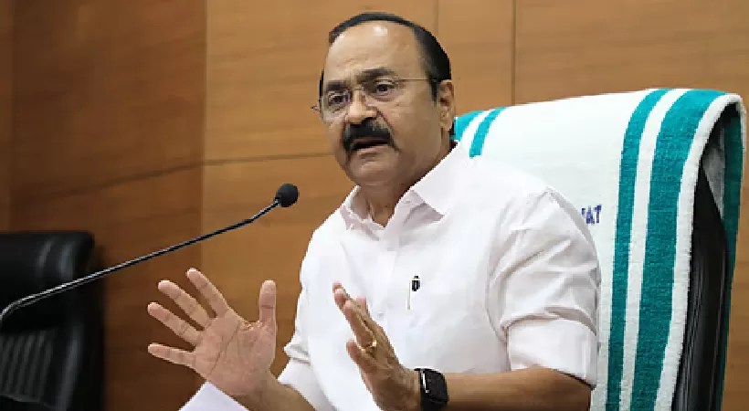 ഔദ്യോഗിക യാത്രാച്ചെലവുകൾ സഞ്ചിത നിധിയിൽ നിന്ന് മാത്രം; മുൻ നിലപാട് തിരുത്തി മുഖ്യമന്ത്രി നിയമസഭയിൽ