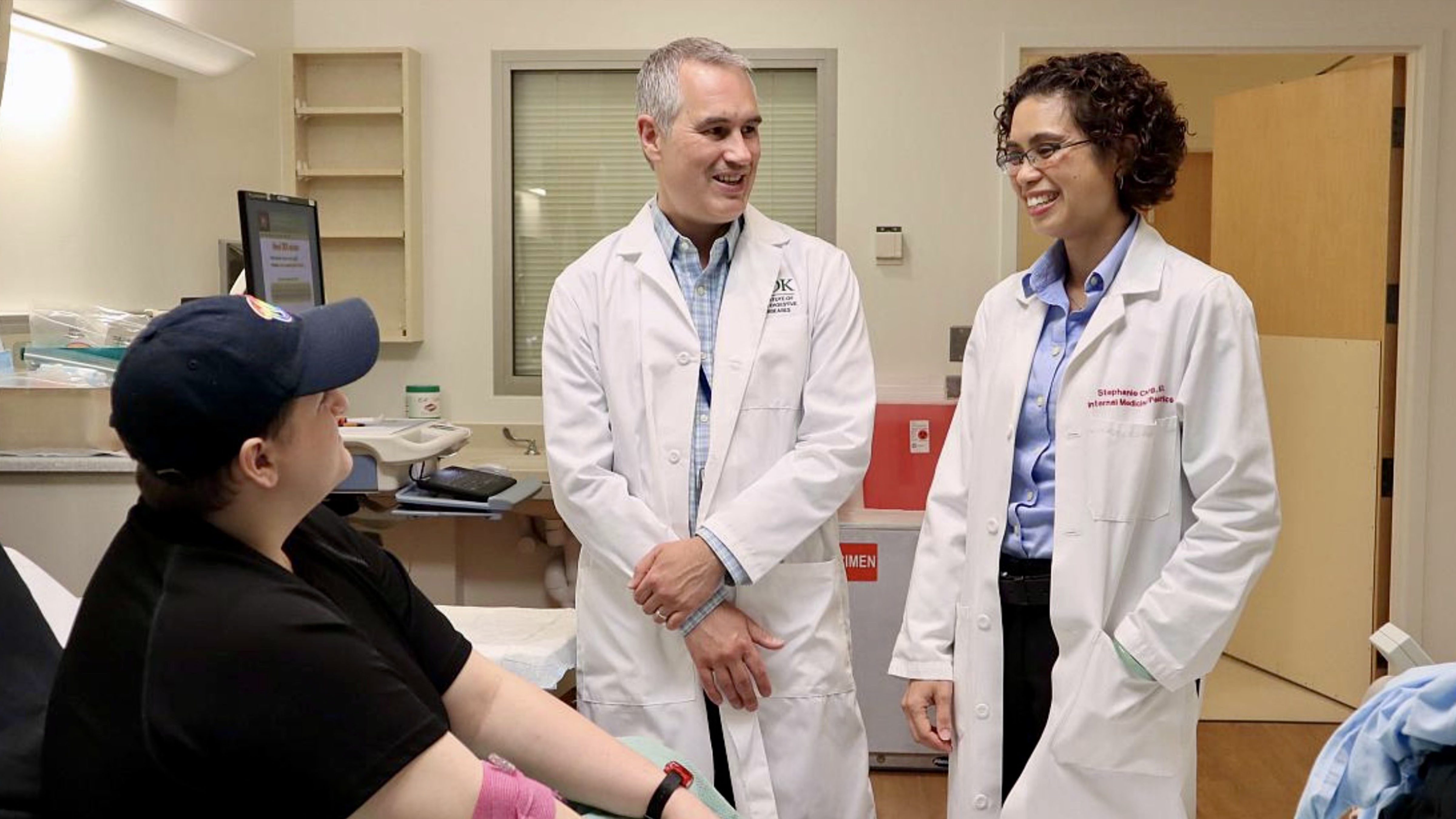 NIH researchers speak with a participant during a controlled study examining ultra-processed food, calorie intake and weight gain.